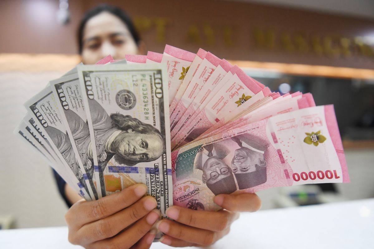 Rupiah Menguat di Awal Pekan, Bertengger di Rp16.157 per Dolar AS
