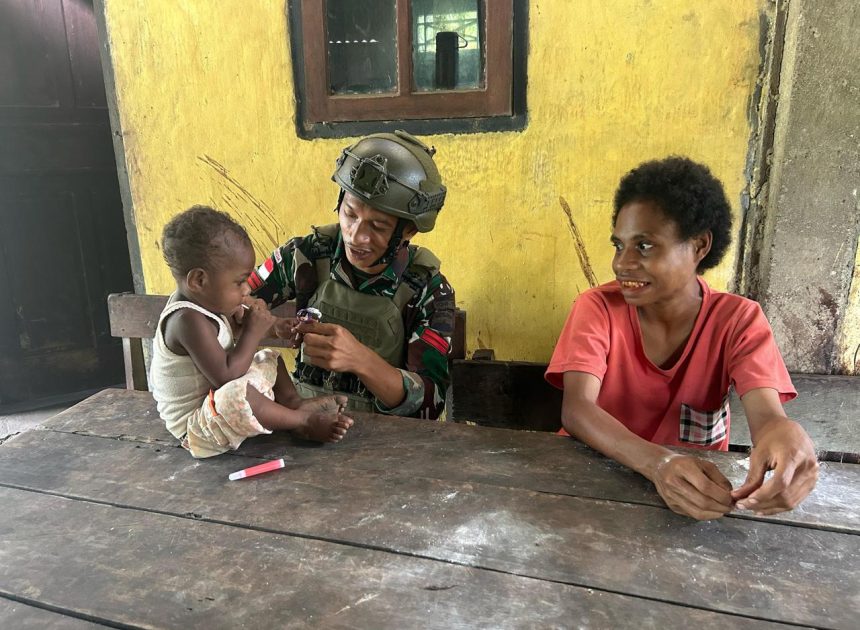 Satgas Yonif 131/Brajasakti Hadirkan Pengobatan Keliling untuk Warga Papua