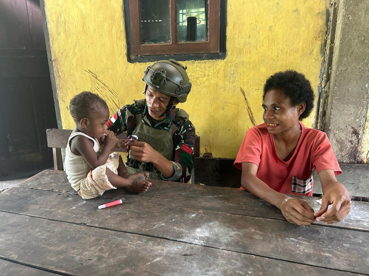 Satgas Yonif 131/Brajasakti Hadirkan Pengobatan Keliling untuk Warga Papua