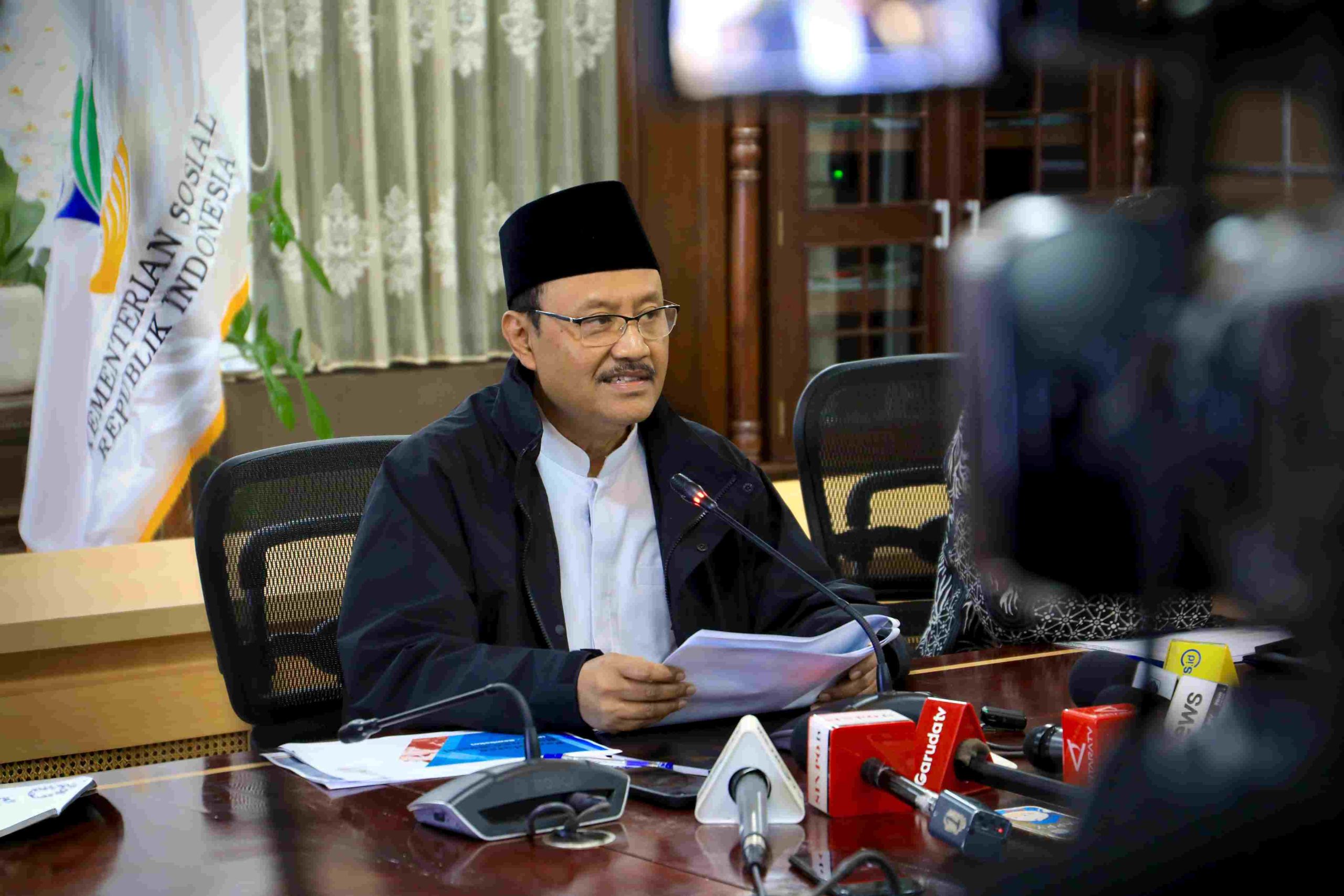 Kemensos Dirikan 8 Dapur Umum untuk Ribuan Pengungsi Erupsi Gunung Lewotobi