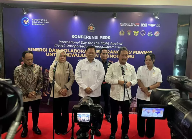 KKP Selamatkan Rp13 Triliun dari Illegal Fishing, Trenggono: Ini Bukti Ekonomi Biru!