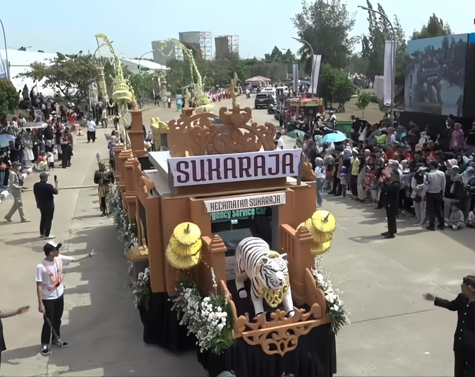 Memukau ! Karnaval Budaya HJB 543 dimeriahkan Mobil Hias Kerajaan Hingga Tarian Daerah.