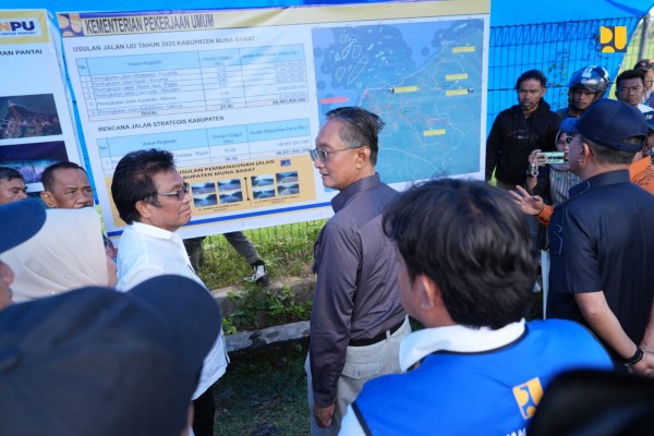 Ikuti Instruksi Presiden, Menteri PU Percepat Peningkatan Jalan Daerah di Muna Barat