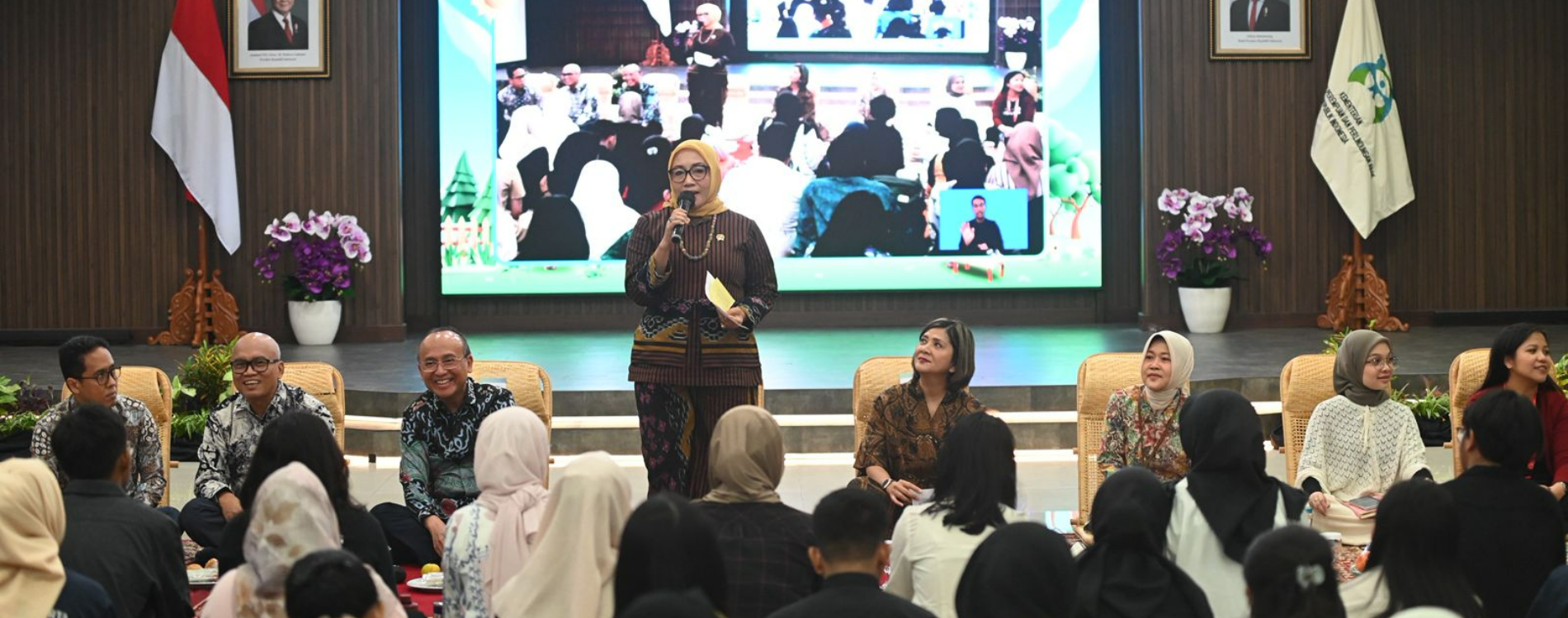 Menteri PPPA Ajak Anak Muda Bijak di Medsos: Saring Sebelum Sharing!