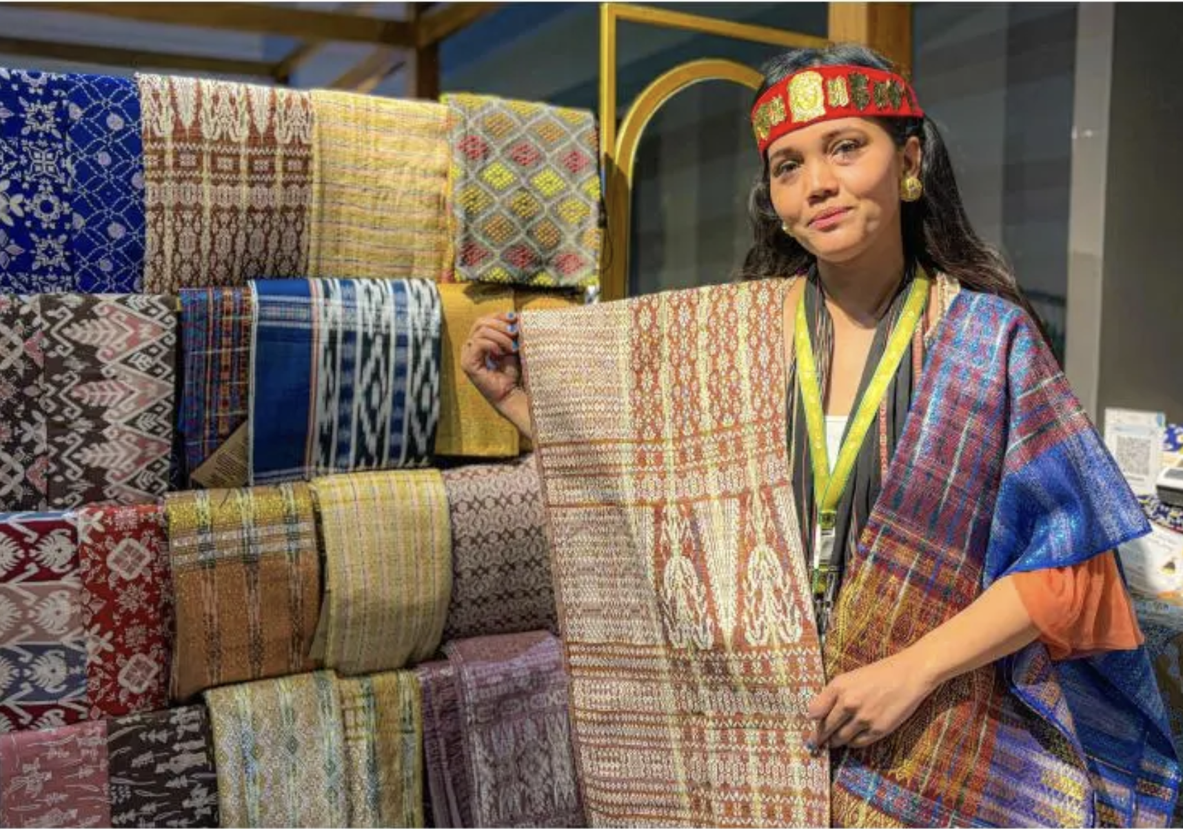 UMKM Saree Ulos & Batik Organik: Wastra Nusantara yang Menjaga Alam dan Ekonomi
