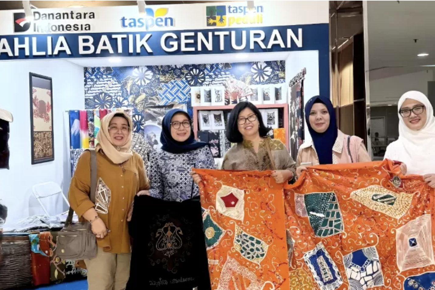 Perkuat UMKM, Mitra Binaan TASPEN Ikut Pameran Batik Nasional