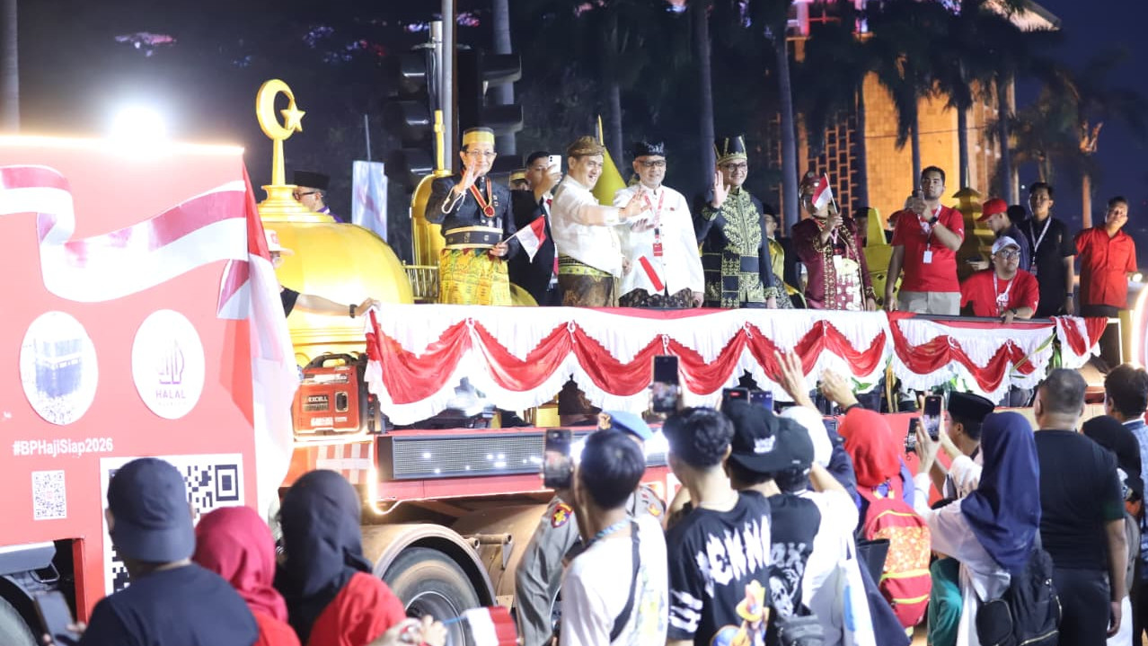 Ada Miniatur Rumah Ibadah di Truk Karnaval HUT RI, Warga: Keren, Bangga Lihatnya!
