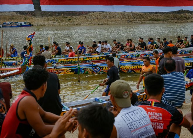 Masyarakat Antusias Sambut Pembukaan Festival Pacu Jalur 2025 di Riau