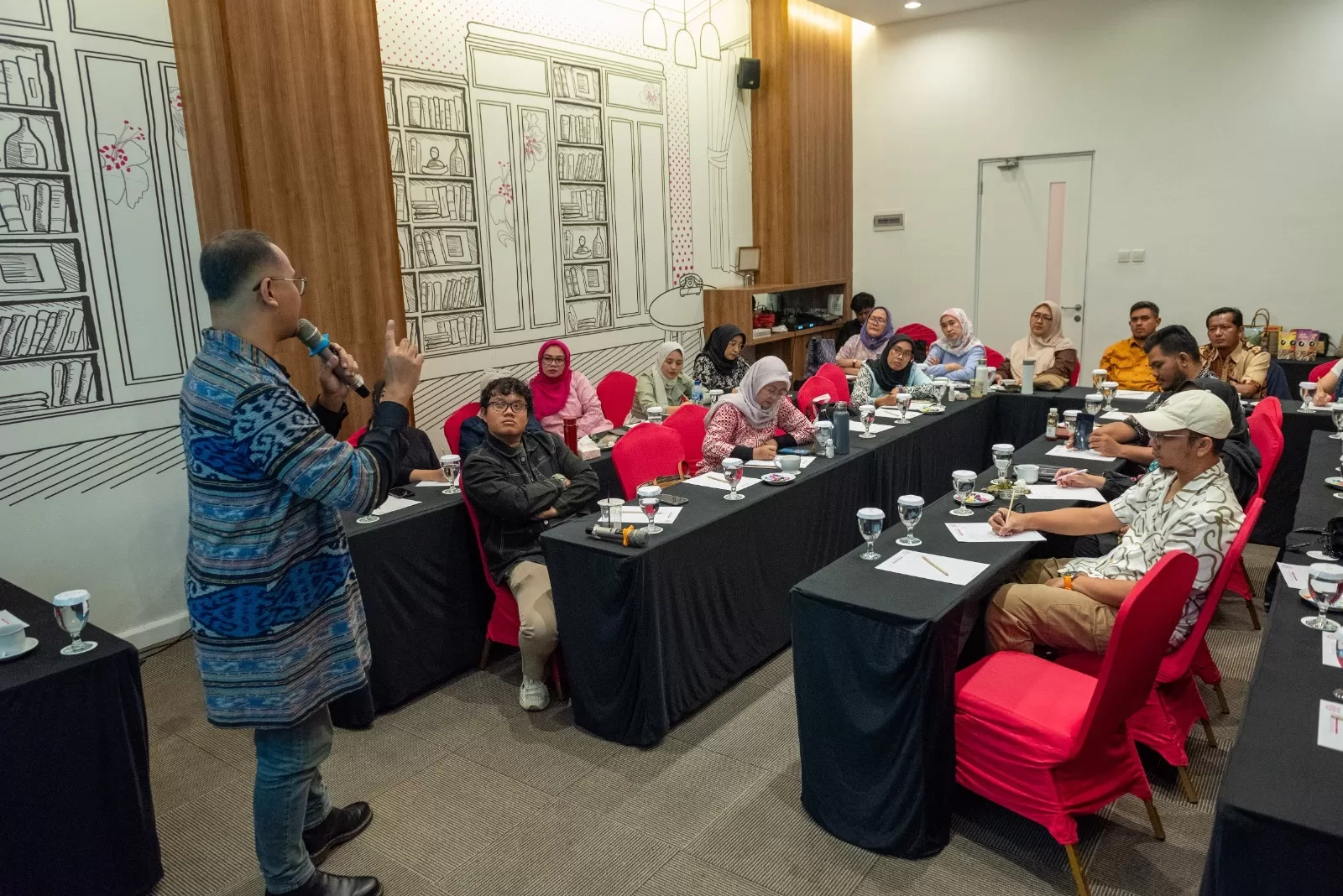Peruri Membantu Pelaku UMKM Belajar Berbicara Di Depan Umum Dengan Cara Yang Efektif.