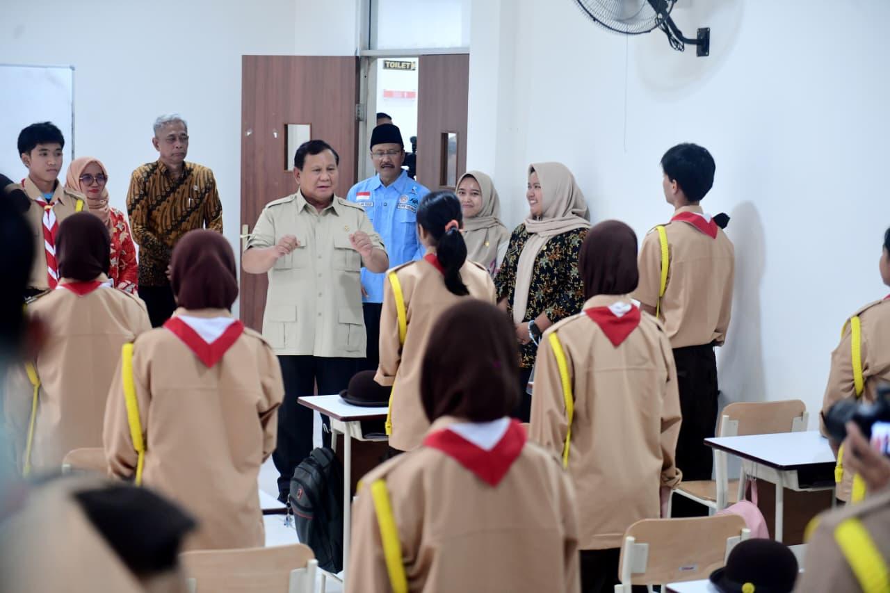 Presiden Prabowo Tinjau Sekolah Rakyat Margaguna, Pastikan Fasilitas Layak dan Nyaman
