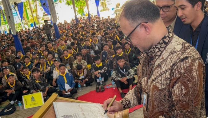 Dirjen Dikti Bagikan Kiat Belajar di Era Digital kepada Ribuan Mahasiswa Baru Universitas Sunan Gresik