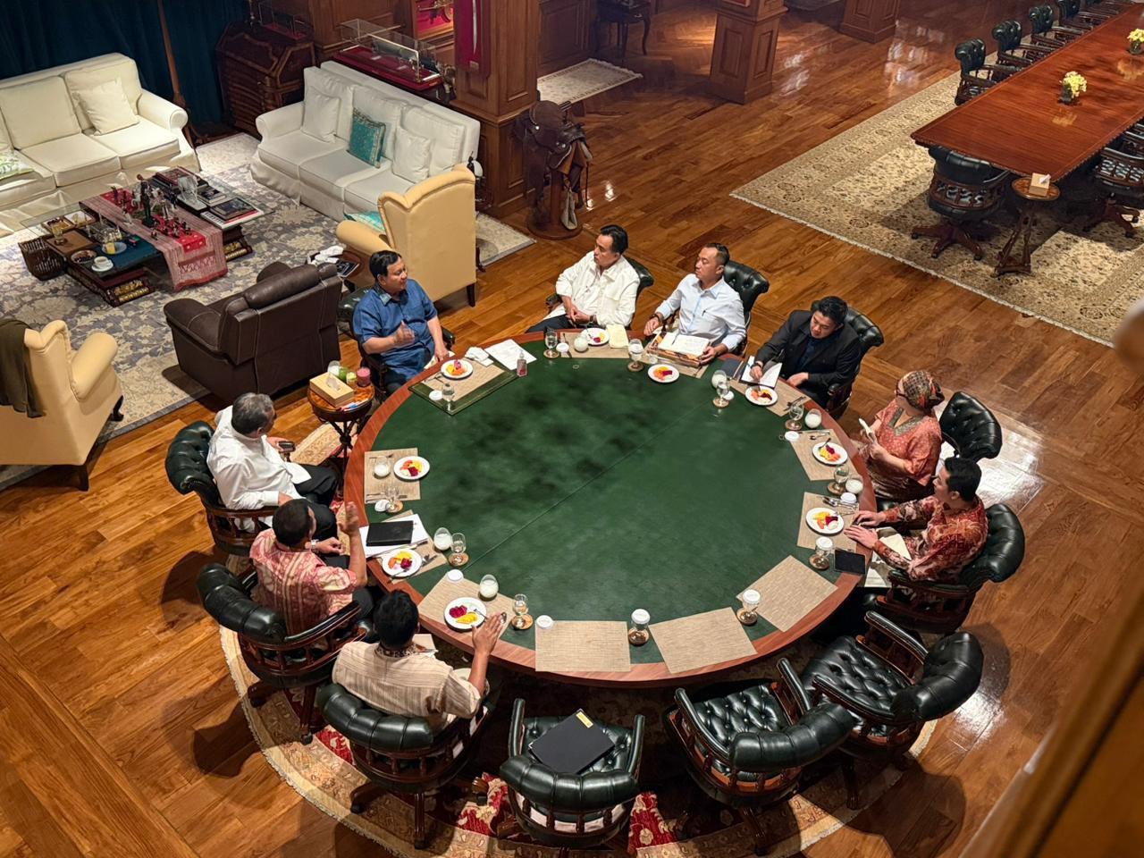 Malam Minggu, Presiden Prabowo Gelar Diskusi dengan Ketua MPR dan Sejumlah Menteri Bahas Isu Terkini Tanah Air