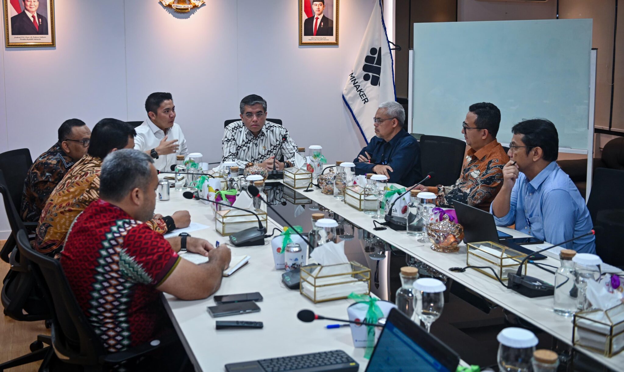 Pastikan Kesiapan Program Magang Nasional, Seskab Teddy Sambangi Kementerian Ketenagakerjaan