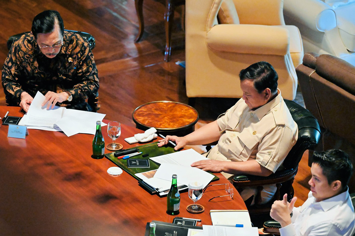 Presiden Prabowo Bahas Stabilitas Ekonomi dan Keuangan Bersama Kabinet Merah Putih