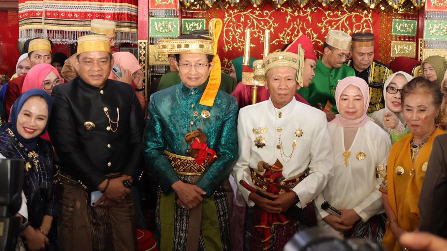 Menag Nasaruddin Umar Terima Gelar Adat Kedatuan Luwu
