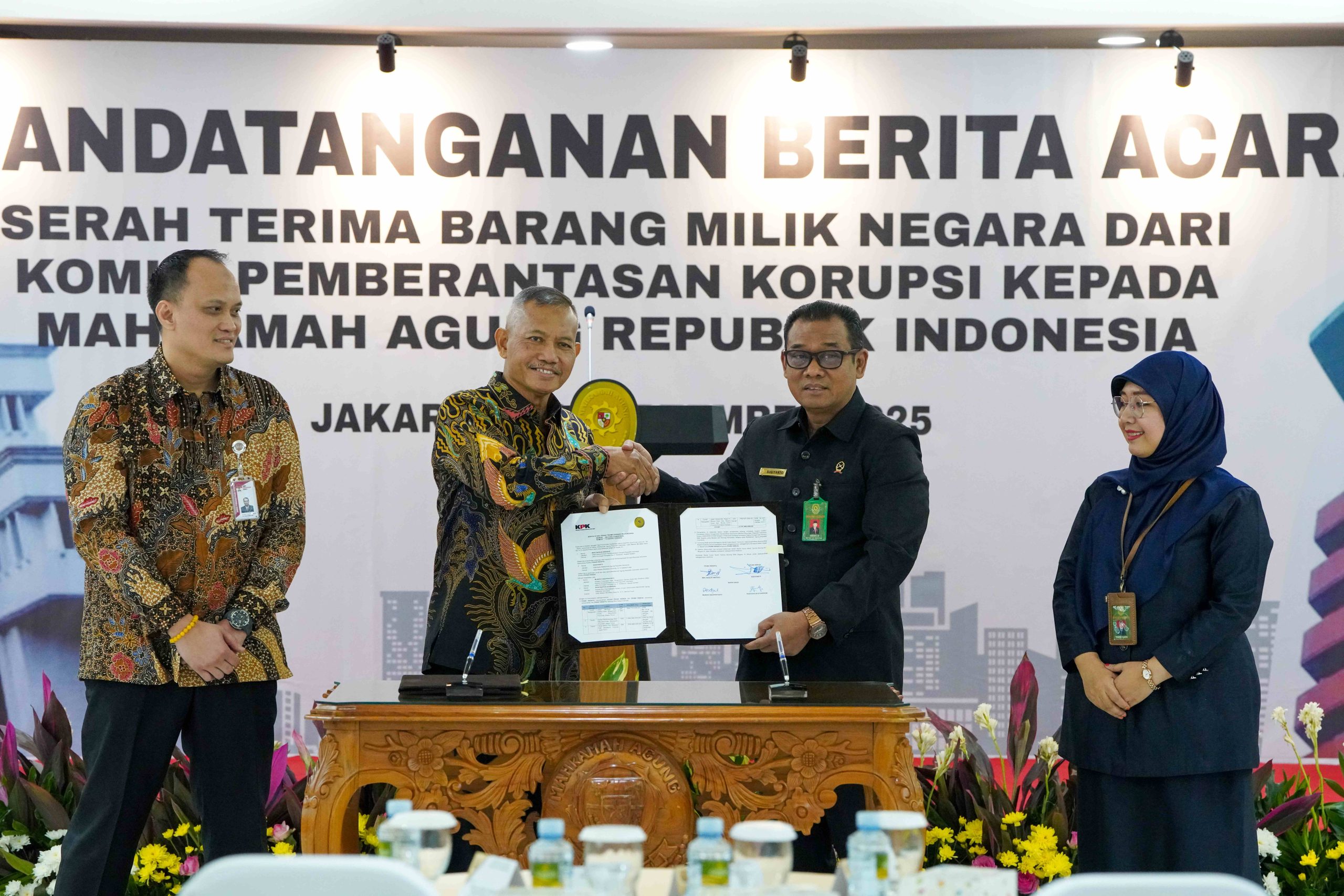 KPK Serahkan Barang Rampasan Rp3,7 Miliar ke MA untuk Perkuat Peradilan
