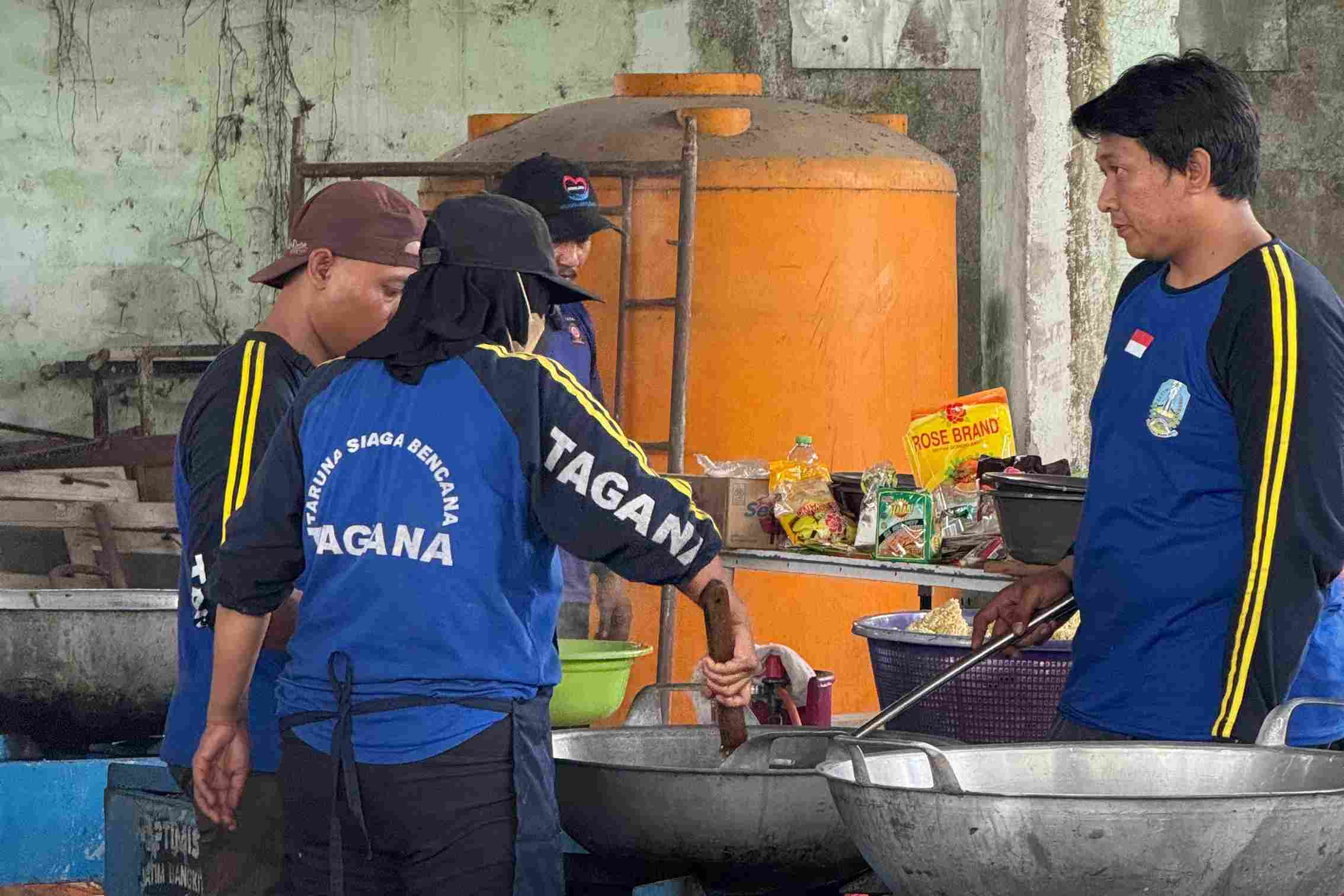 Kemensos Turunkan Tagana dan Dapur Umum Bantu Korban Pesantren Runtuh