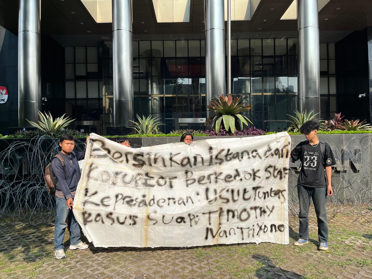 Aliansi Pemuda Anti Korupsi Desak Pencopotan Stafsus KSP Timothy Ivan Triyono: Pemerintah Jangan Tutup Mata terhadap Integritas Pejabat Publik