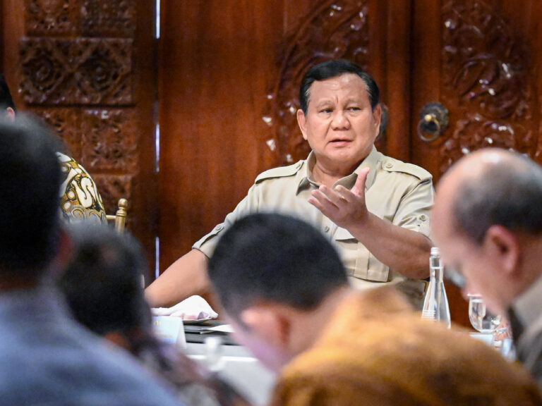 Pertemuan Jajaran Kabinet Bahas Kebijakan Ekonomi dan Stabilitas Keuangan Dipimpin Presiden Prabowo