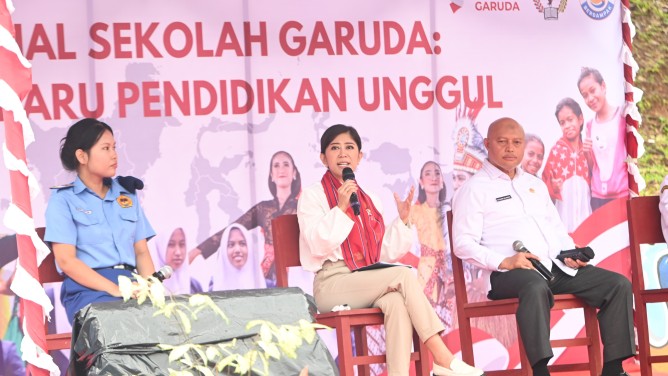 SMA Siwalima Ambon Jadi Sekolah Unggul Garuda, Menkomdigi: Siswa Maluku Siap Go Global