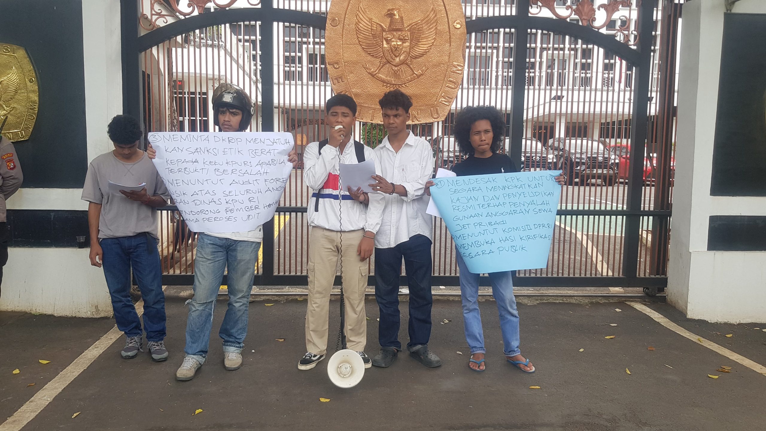 Dugaan Penyalahgunaan Anggaran Sewa Jet Pribadi, Pimpinan KPU RI Disorot Aliansi Mahasiswa