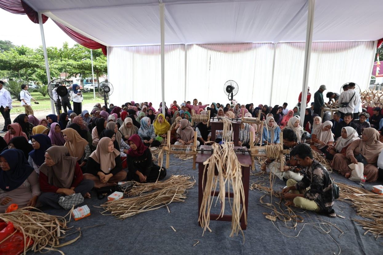 Kemensos Gelar Pelatihan Pengolahan Pelepah Pisang di Tanjungsari Bogor