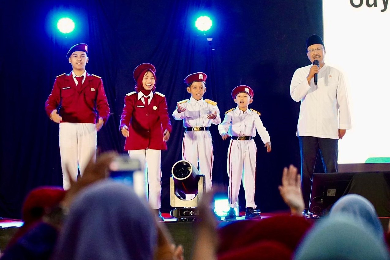 Dialog Sekolah Rakyat, Gus Ipul Disambut Puisi dan Hadrah Siswa