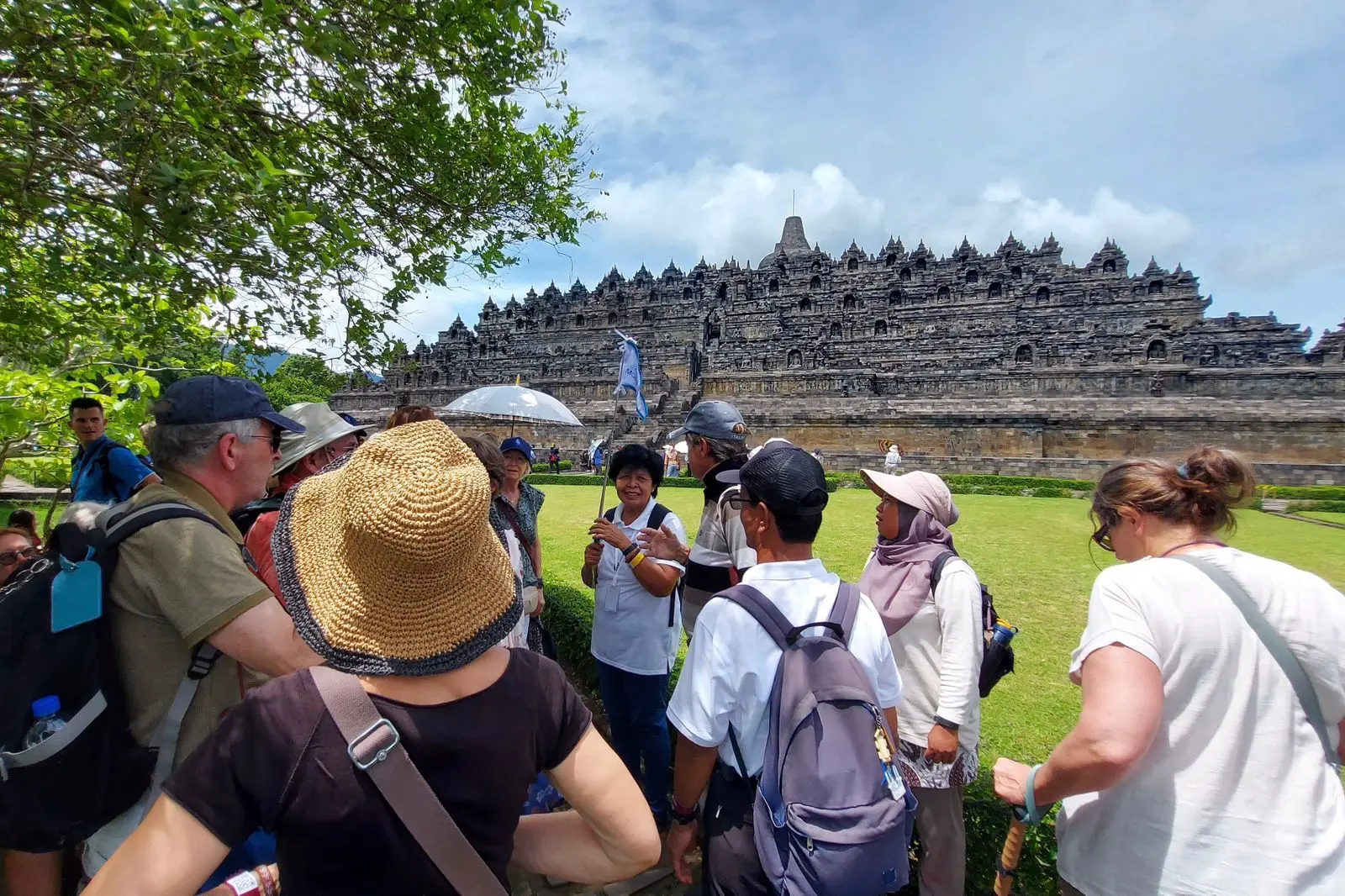 Kemenpar Dampingi Traveler Prancis dalam Tur Premium “Around the World”