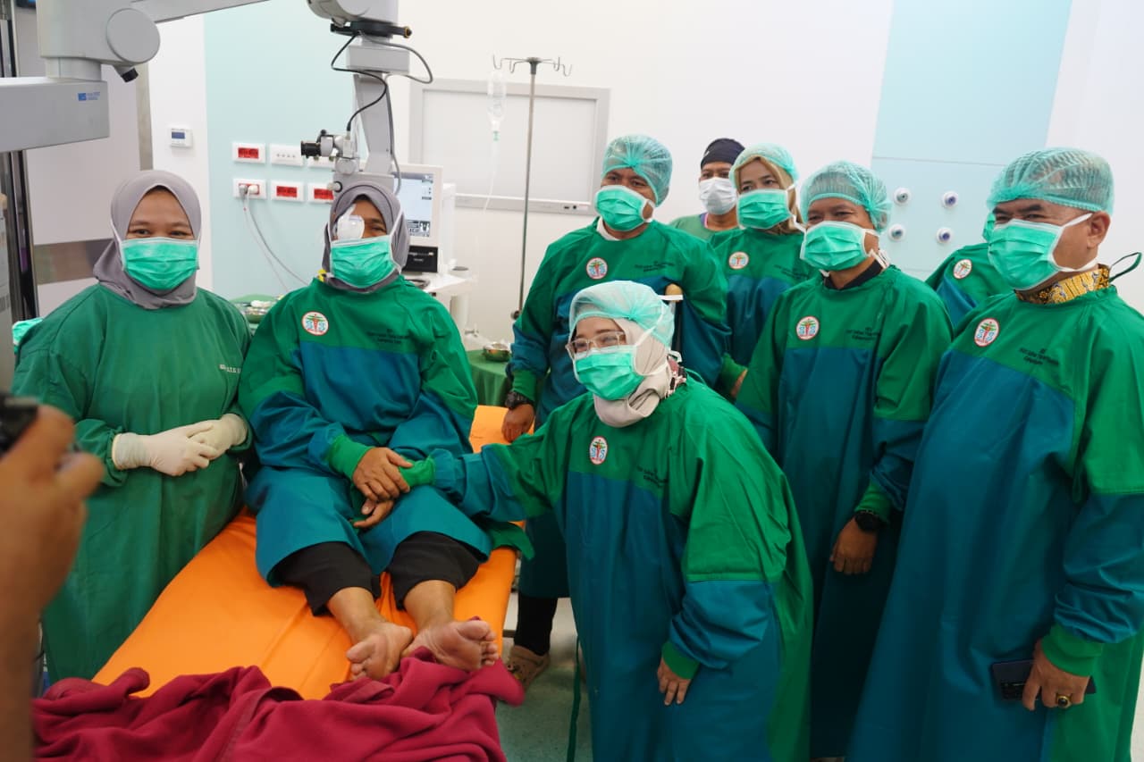 Kemensos Melakukan Operasi Katarak di Tebo Jambi Secara Gratis