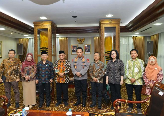 Kado HGN 2025, Mendikdasmen dan Kapolri Teken MoU Perlindungan Guru