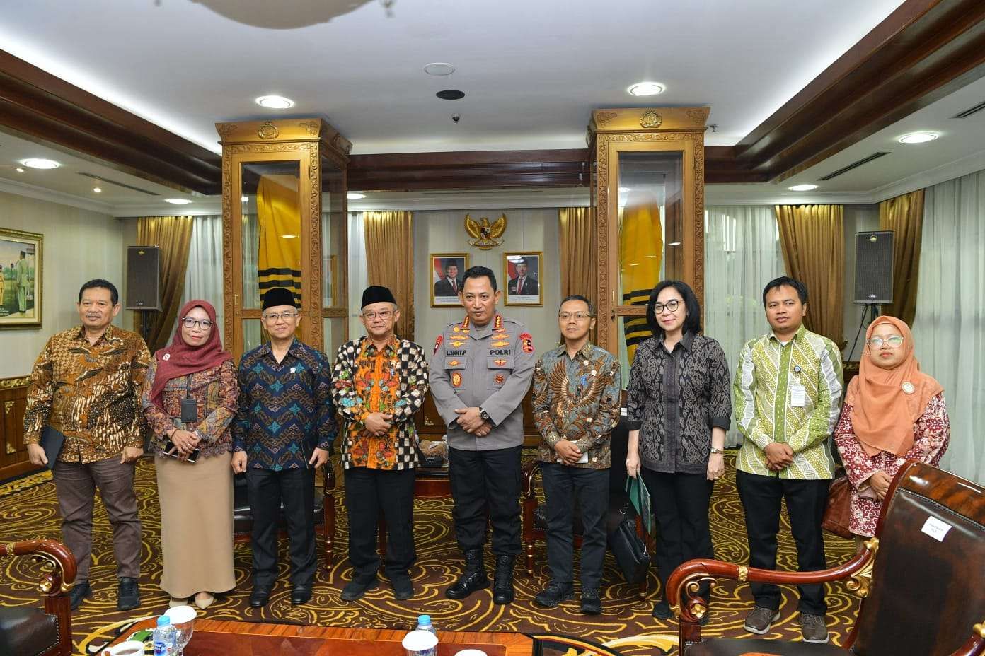 Kado HGN 2025, Mendikdasmen dan Kapolri Teken MoU Perlindungan Guru