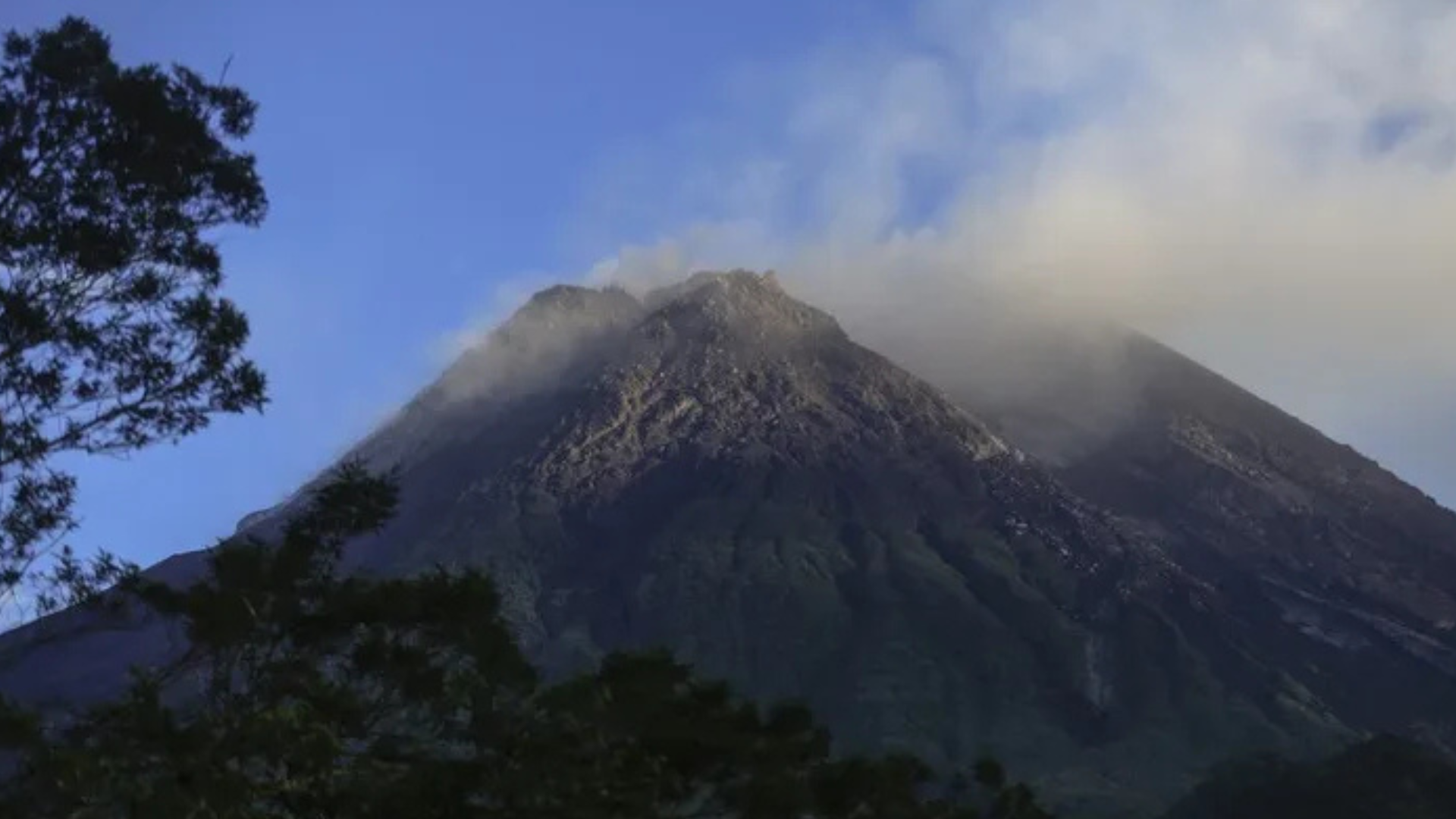Aktivitas Vulknik Merapi Meningkat: Warga Dihimbau Jauhi Zona Bahaya
