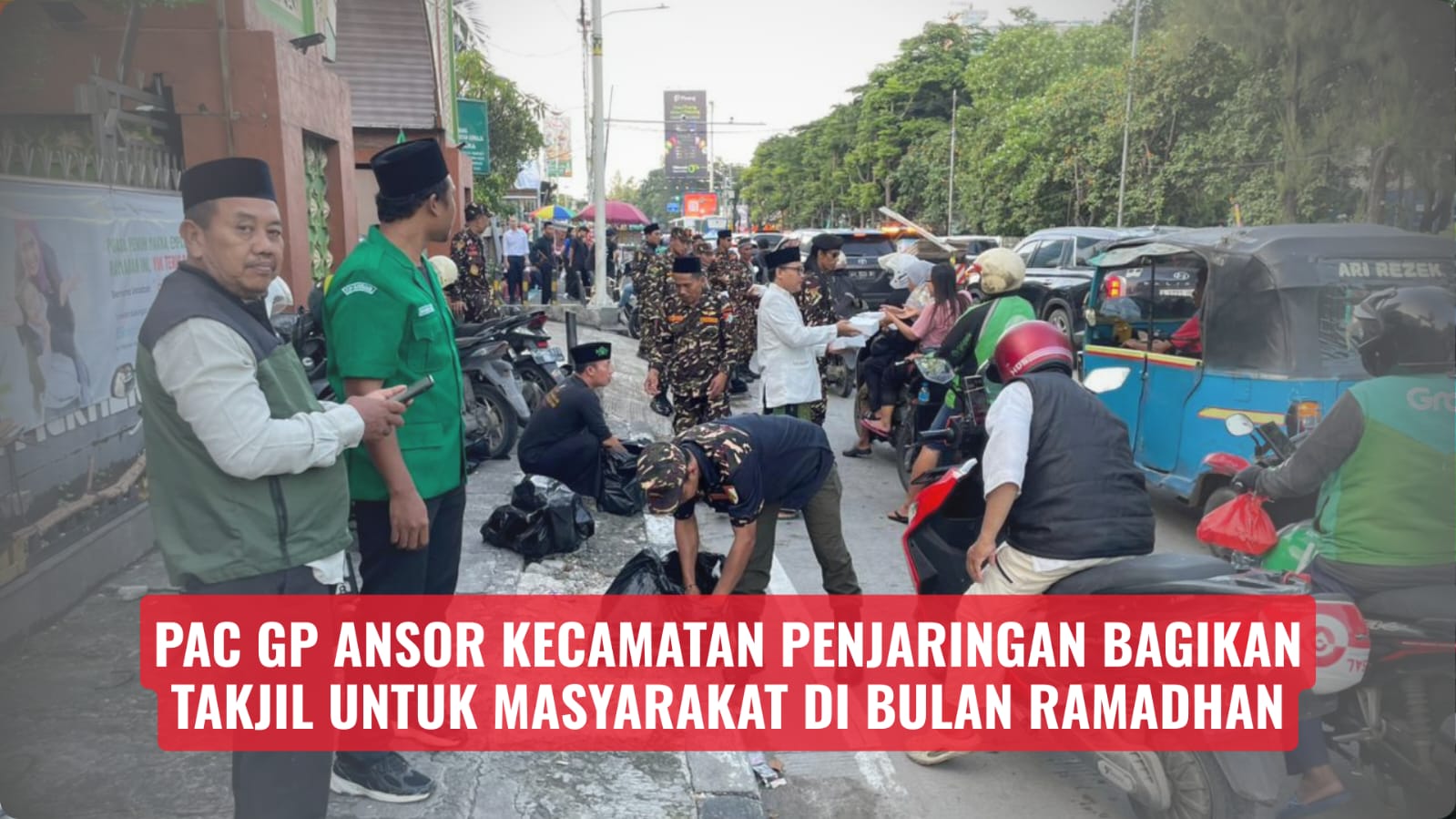 PAC GP ANSOR KECAMATAN PENJARINGAN BAGIKAN TAKJIL UNTUK MASYARAKAT DI BULAN RAMADHAN