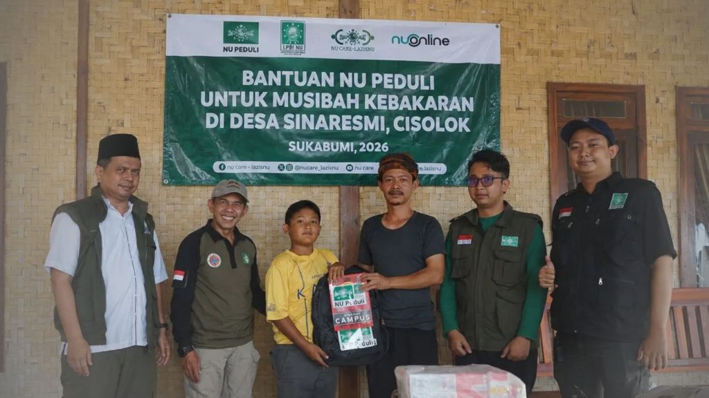LPBI PBNU dan LAZISNU saat menyalurkan bantuan untuk para penyintas kebakaran di Ciptamulya, Sukabumi pada Selasa (12/08/2026). Dok Foto : Ikdal Ramdani, LPBI PBNU